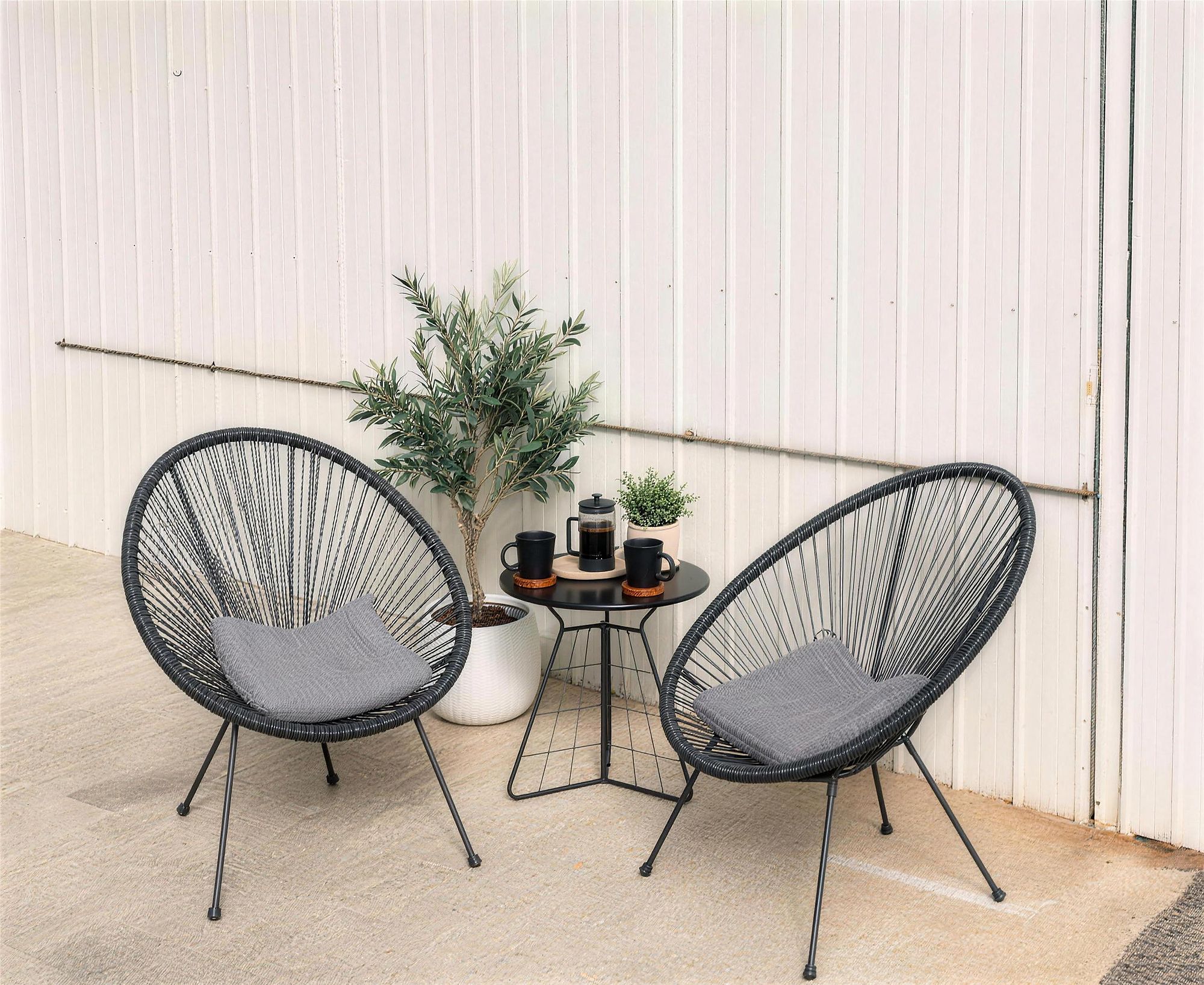 Outdoor lounge chairs